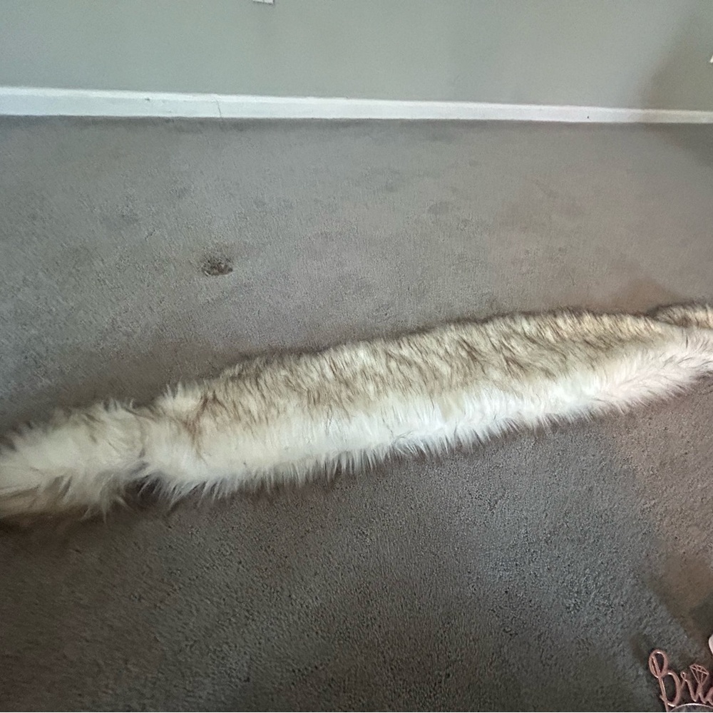 Fur Wraps (2) - Picture 2 of 7